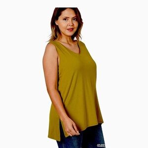 Zenana sleeveless round top